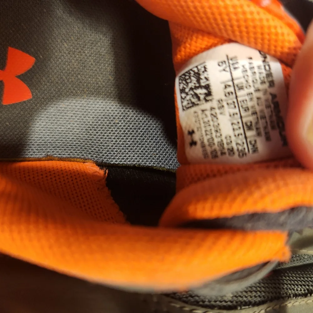 Youth under Armour shoes - Picture 2 of 2